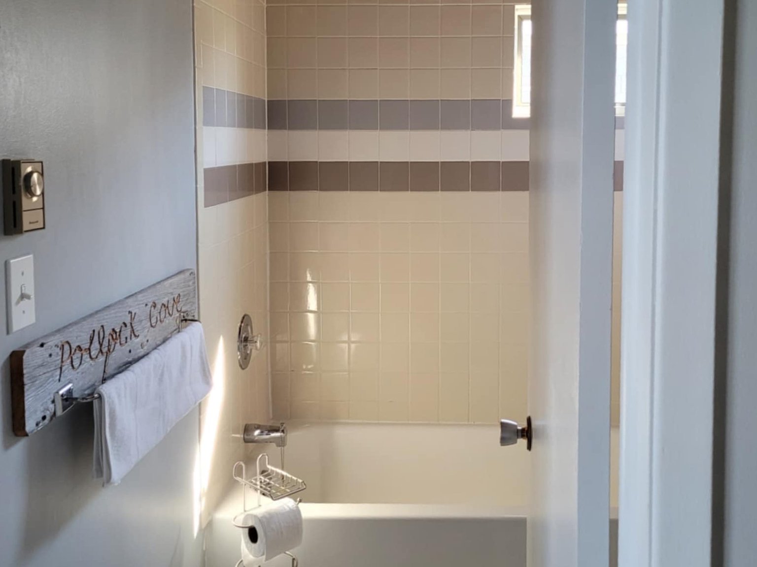 Cottage 3_bath.jpg