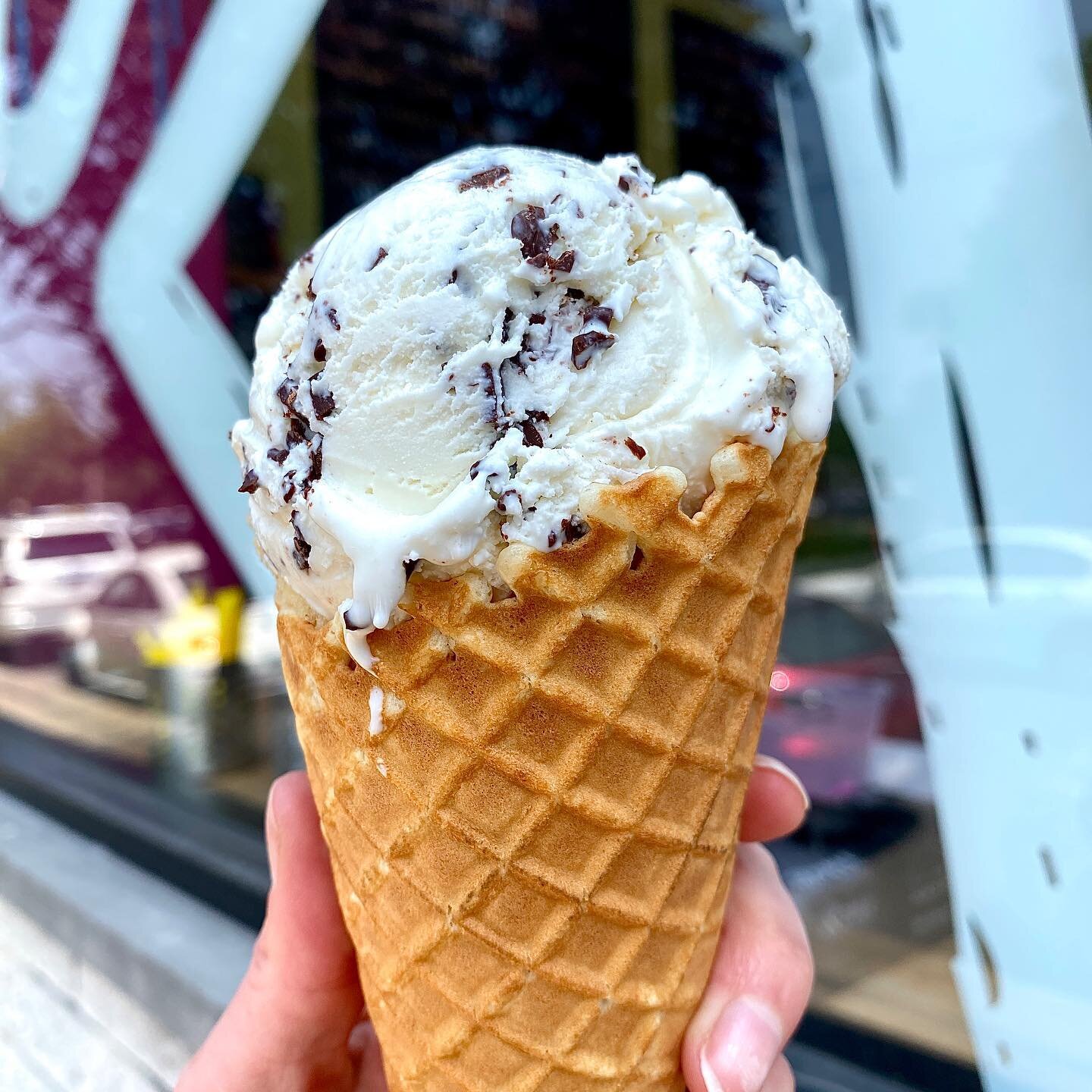 Reminder that we&rsquo;ve got new summer hours, starting today! We&rsquo;re open Wednesday through Sunday, 12pm to 11pm.

✌️🍦

📸: Mint Stracciatella 

#icecream #dessert #foodie #philly #phillyfoodie #phillyeats #philadelphia #milkjawn #microcreame