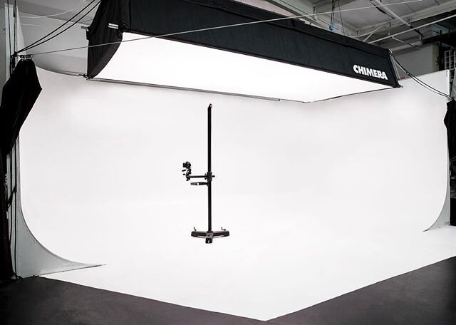 Here at Echo Collective, We have a full studio with 10&rsquo; x 18&rsquo; Cove available for rental for Half day and Full day.
We also have a full range of cameras and lighting available to rent as well. We are located in the heart of San Clemente, C