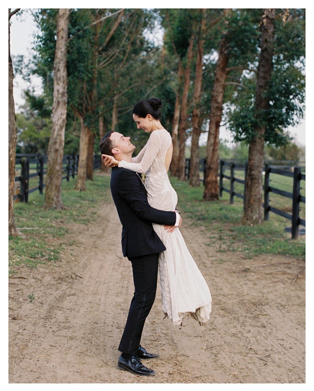 Paige &amp; Nick&rsquo;s wedding at Mill Pond Estate was just featured in @marrymetampabay 🤍

Their wedding was &ldquo;a springtime soir&eacute;e that truly blossomed from their love for plants and nature. Infused with soft pastel hues, their weddin