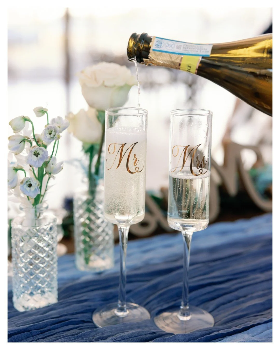 Cheers to #NationalProseccoDay 🥂 Whether you're toasting to being newly engaged, newlywed, an anniversary or just because, here's to you 🍾

What are you toasting to today? 🎉 

Vendor/Credits: 
Venue: @millpondestate
Planner:  @mdpevents
Catering: 