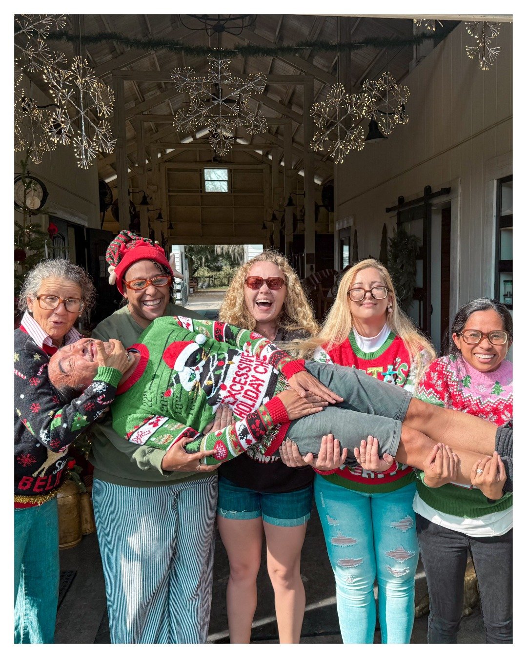 Is it really the holiday season if you don't do a team photoshoot in ugly Christmas sweaters!? 🎄😂 

Which pic is your favorite!? 

.
.
#uglychristmassweater #christmas #holidayseason #millpondestate #outdoorweddingenue