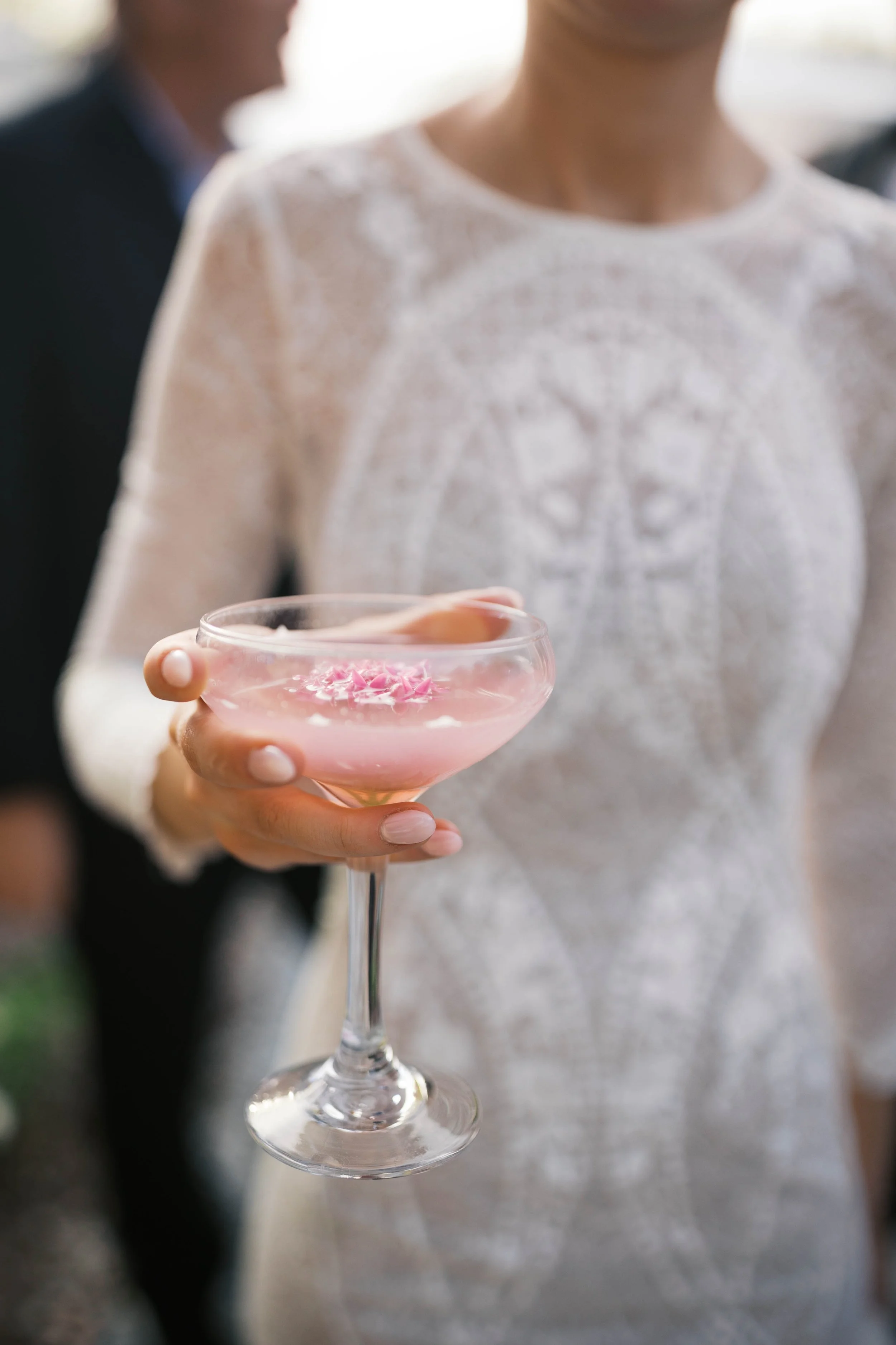 Plastic-Free Options for a Sustainable Wedding Cocktail Hour (Without Sacrificing Style)