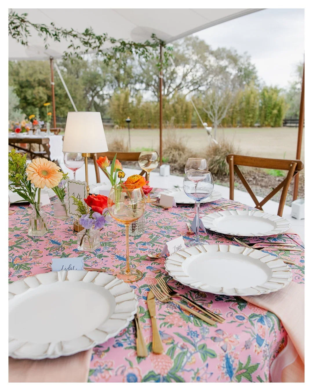 If you're on the hunt for wedding reception inspiration that personifies spring, consider this your sign 🌸 

Taylor &amp; JT's wedding at Mill Pond Estate featured bold &amp; bright florals with gold accents &amp; vintage details for a whimsically r