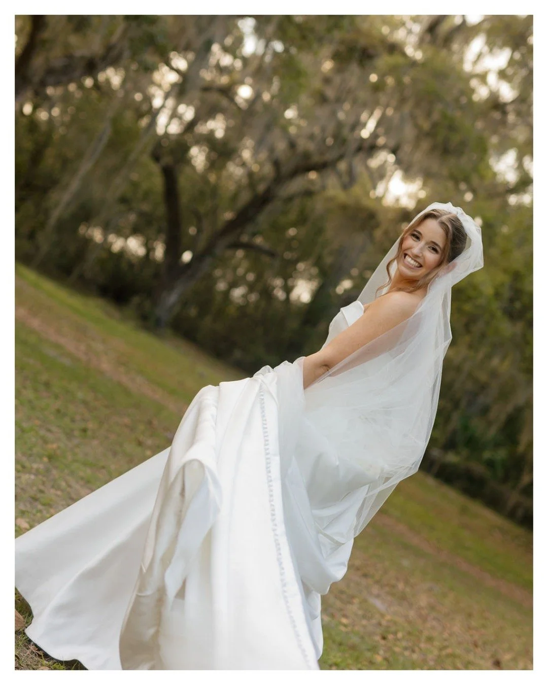 🎵 now i'm dancing in my dress in the sun 🎵

Honestly, this song was made for Janine dancing through Mill Pond Estate in her wedding dress ✨ 

Venue: @millpondestate
Planner: @samanthaelegantaffairsbydesign
Photography: @presleywebbphotos
Videograph