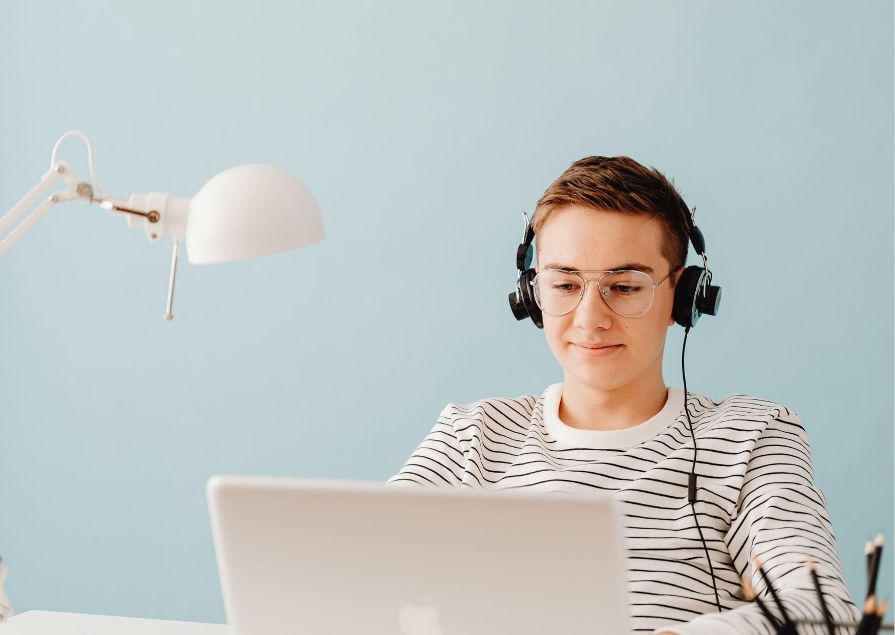 Student having online TMUA tutoring with U2 Tuition's expert Oxbridge-educated tutors