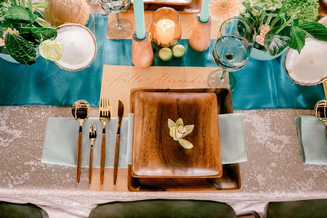 I love every opportunity to incorporate color and creative ways to have guest's names on a tablescape. ❤
Venue: @theconfluencehotelmn
Photography: @jennifermarenphotography
Planning: @amys_cherished_events
Floral: @651studiofloraldesign
Makeup: @tayl