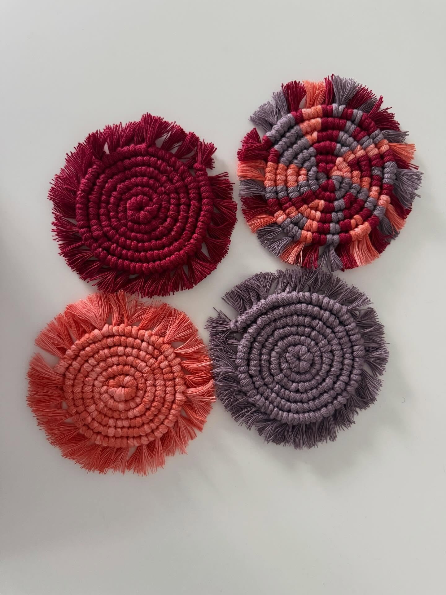 💗💕 Valentine things 💖 

@ganxxet (fiber materials)

#crafty 
#macrame 
#craftycouturearts 
#craftycoutureartslab