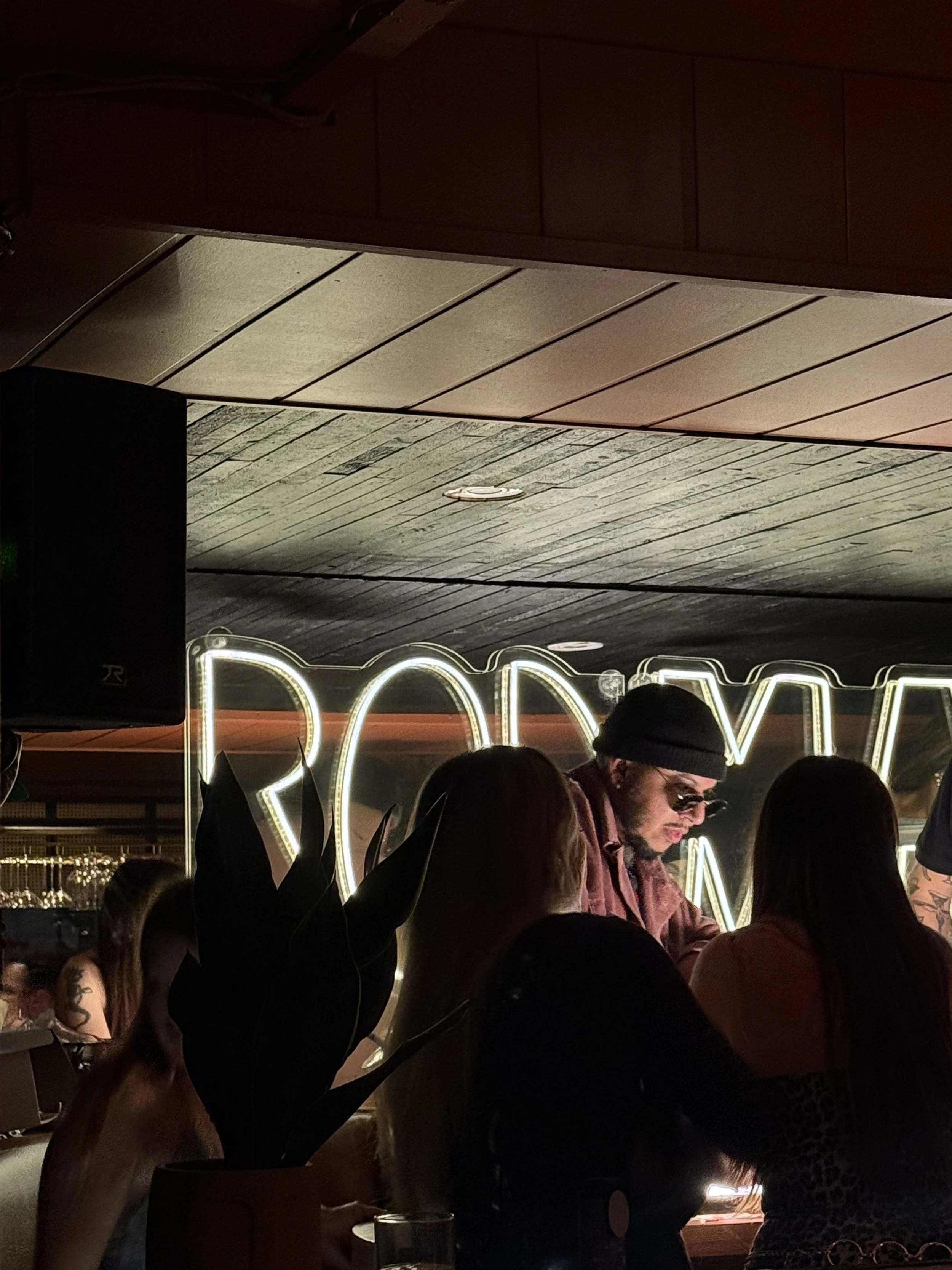 Cruzito réunit la scène montréalaise au Bar Rodman pour un listening party intime et vibrant