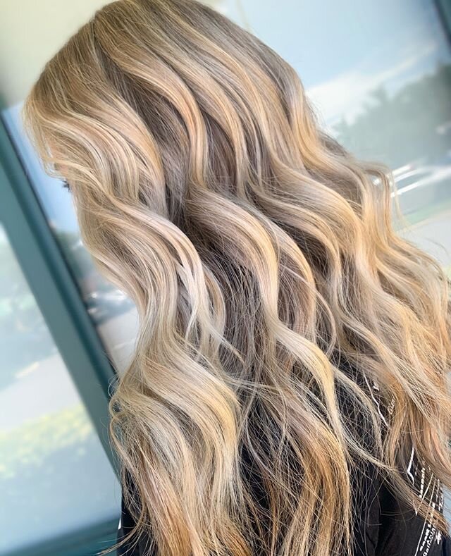 ✨Sunkissed Blonde✨⁠
There&rsquo;s nothing worse than being terrified to trust someone new with your color. ⁠
⁠
Especially when you have traumatic salon experiences in your past 😭🆘😳❌⁠
⁠
I get it. TRUST ME. I&rsquo;ve been there.⁠
Ive experienced my