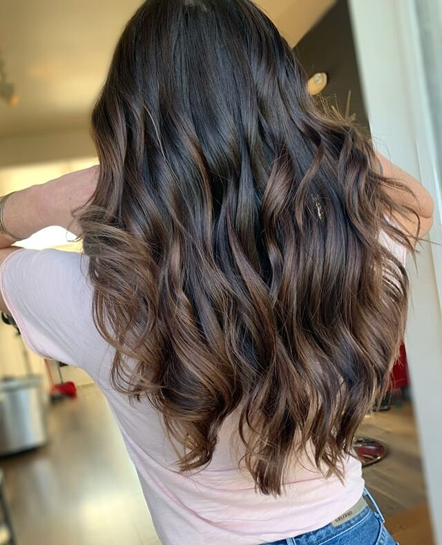 Rich Chocolate Balayage🔥⁠
⁠
Now THIS- is what dreams are made of! ⁠
⁠
Freehand Balayage with the power of #olaplex added to keep her hair healthy and strong! ⁠
⁠
If you are naturally dark, you dont have to go blonde to have a beautiful balayage!! ⁠

