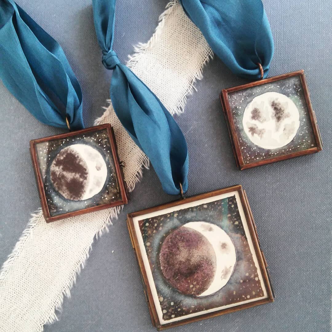 For the first time this month, I painted all day long. Yesterday I started my morning with coffee and painted constellations, moon phases, and star maps until evening. It felt good to let the paint flow and feel like myself again. 
.
.
These are orig