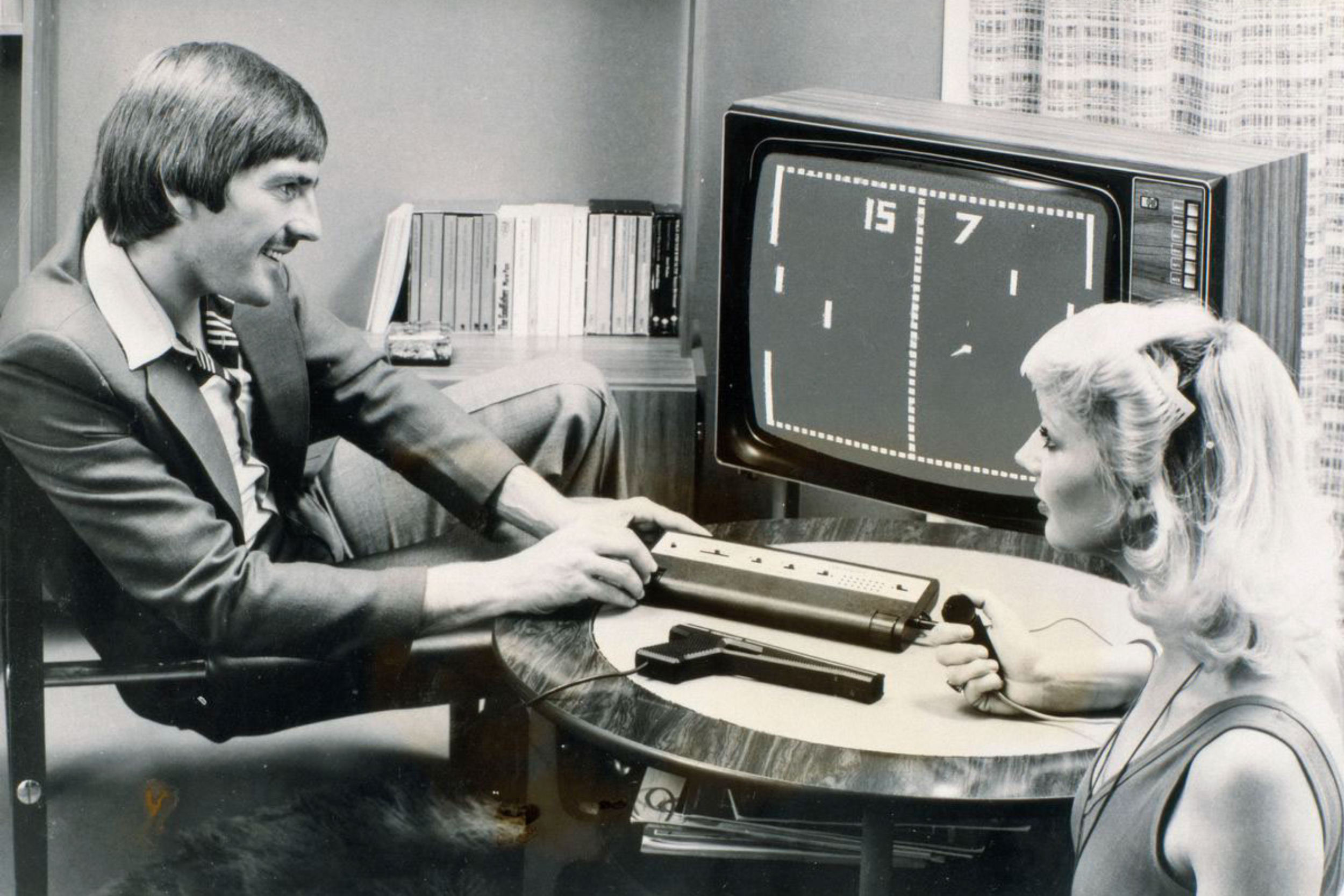 Первая консольная игра. Первая компьютерная игра. Компьютеры 70-х годов. Ретро компьютер. Компьютер 1970 года.