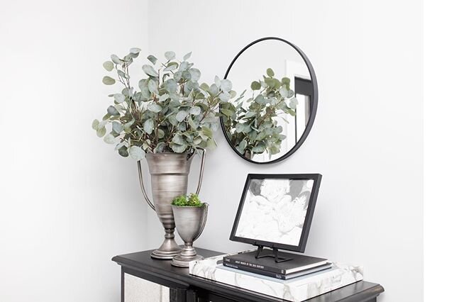 Making an entrance not only applies to people... make your entrance welcoming and pretty by decorating a foyer table. My favorite elements of foyer table scapes include; a mirror (round is a favorite right now), some type of plant or organic centerpi