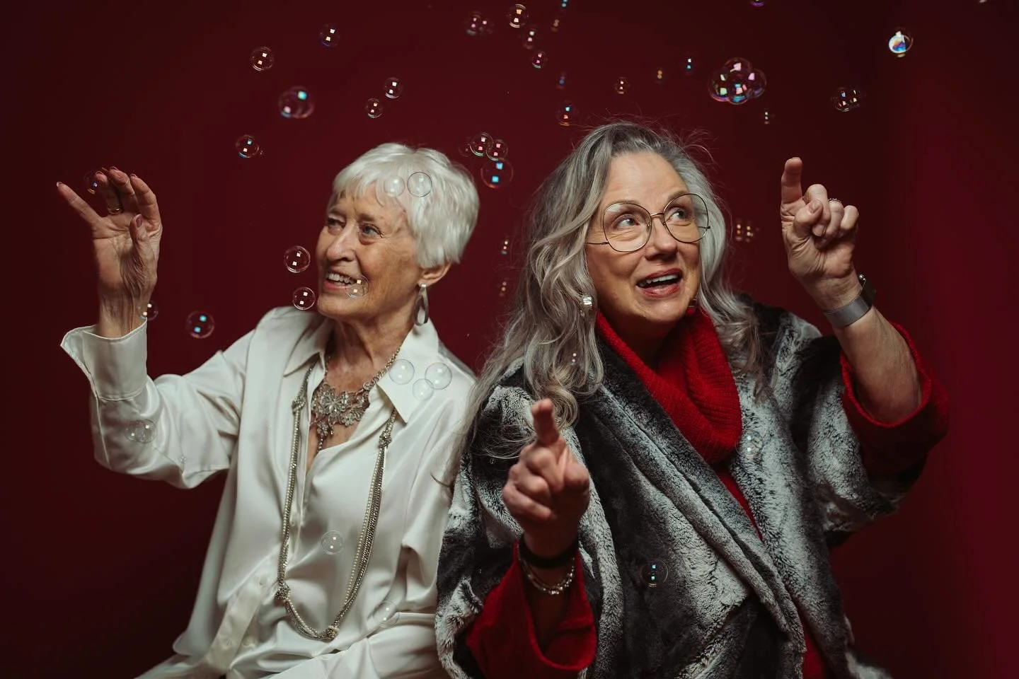 Gratitude for giggles and grandmothers! 🫧 ✨

Swipe for some behind the scenes of our family collaboration. 🤍

Meet the Team! 😉
🙋&zwj;♀️: photographer + co-creative director
Mom: co-creative director + stylist
Dad: BTS videographer and production 