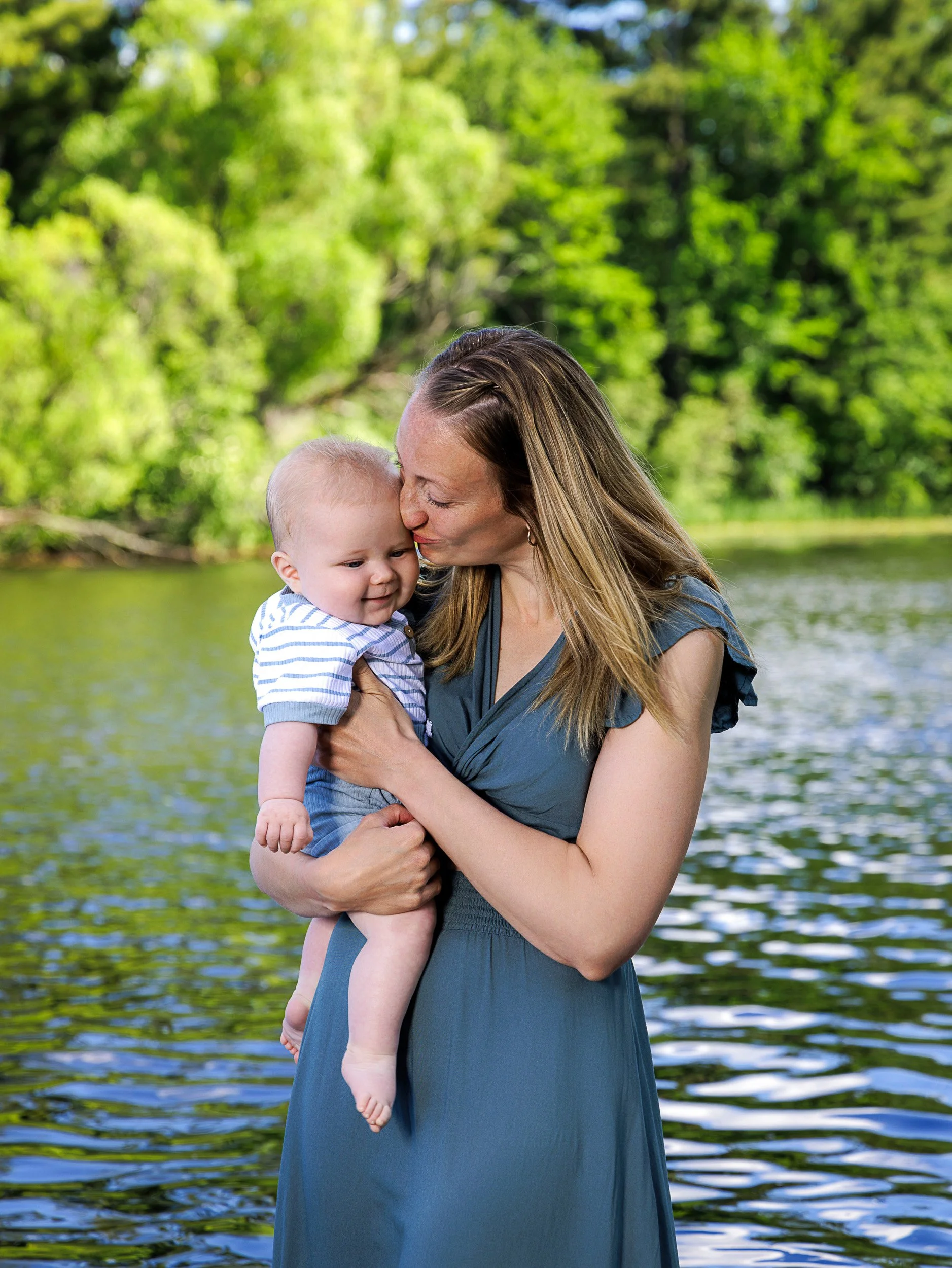 mom-baby-portrait-lake-rice-lake-wi-seasons-photography.jpg