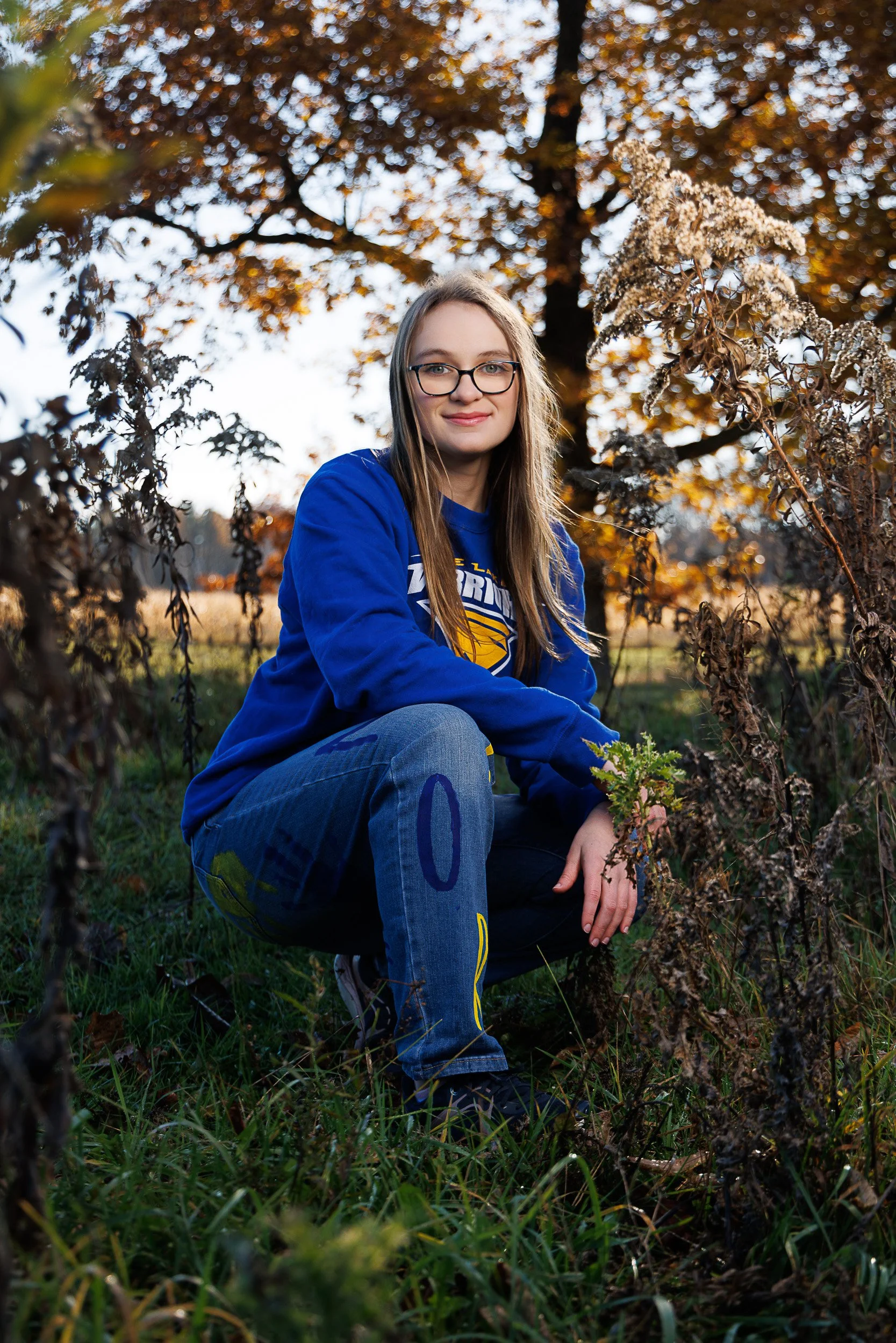 fall-senior-session-field-rice-lake-seasons-photography.jpg
