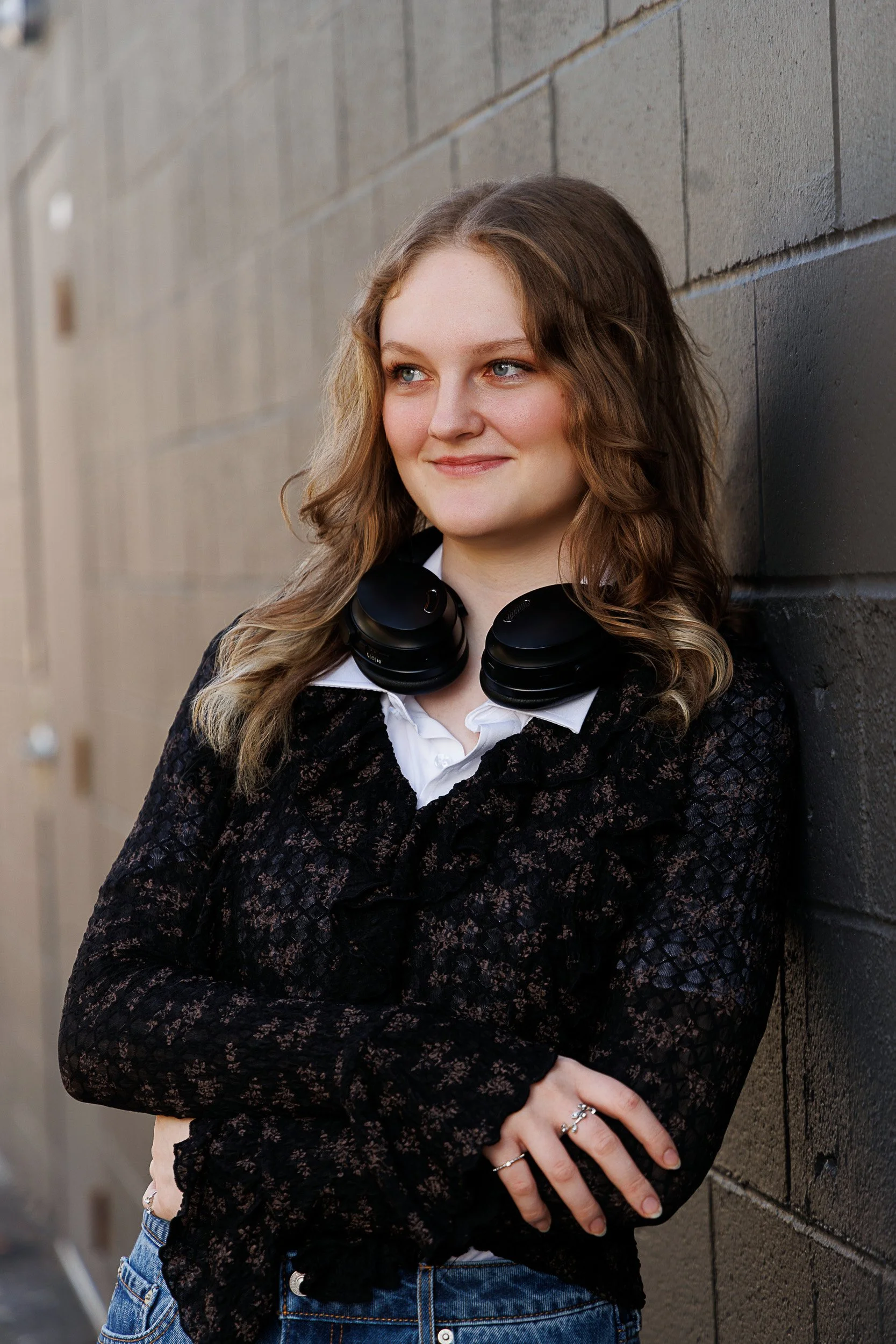 urban-senior-portraits-dark-wall-headphones-chetek-seasons-photography.jpg