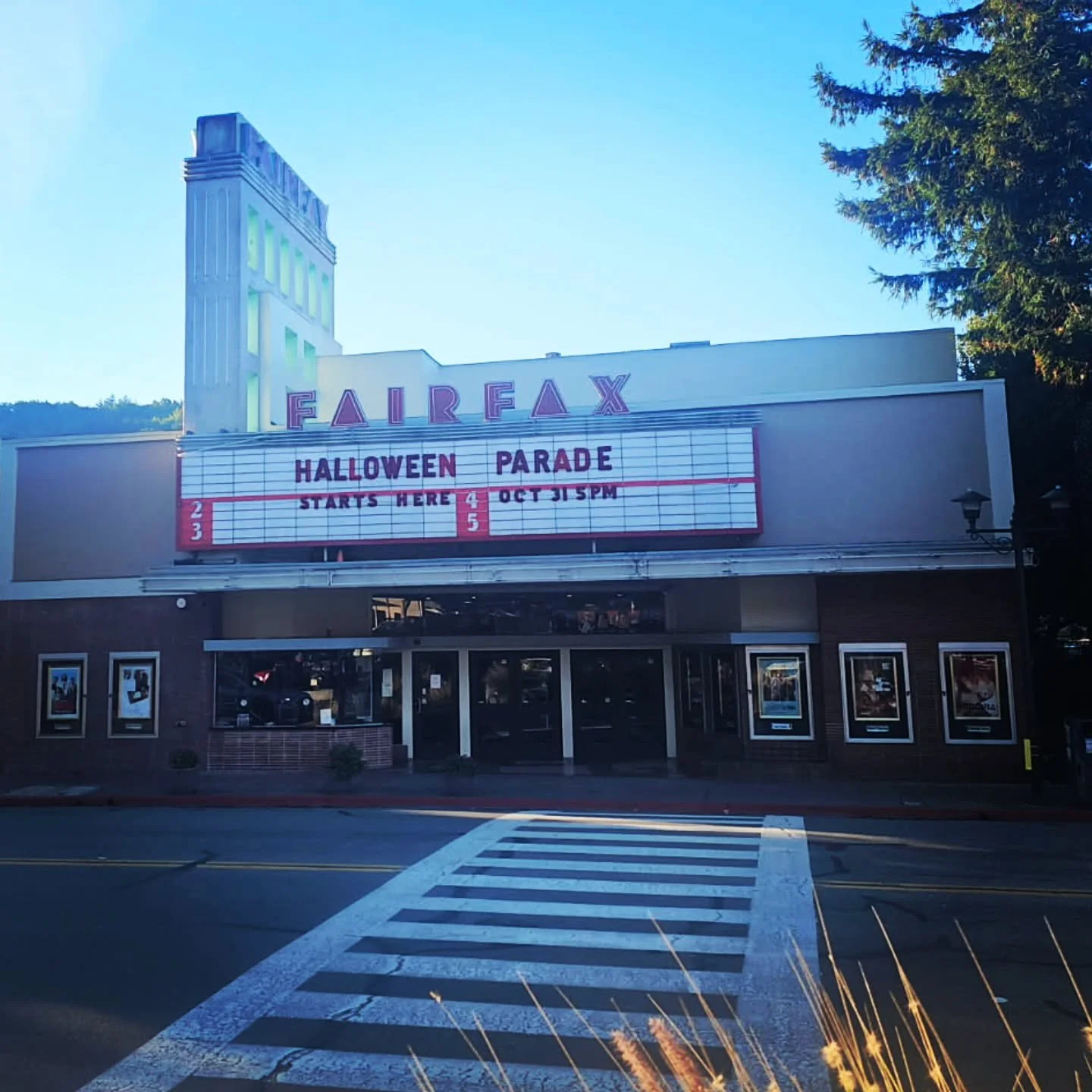 🎃 HALLOWEEN IN FAIRFAX! 👻
Fairfax doesn&rsquo;t do mellow Halloween. We go big. 

🕔 5:00 PM &mdash; Halloween Parade
Meet at the Fairfax Theatre and march downtown with the swarm of costumes. Businesses along the route will be passing out candy &m