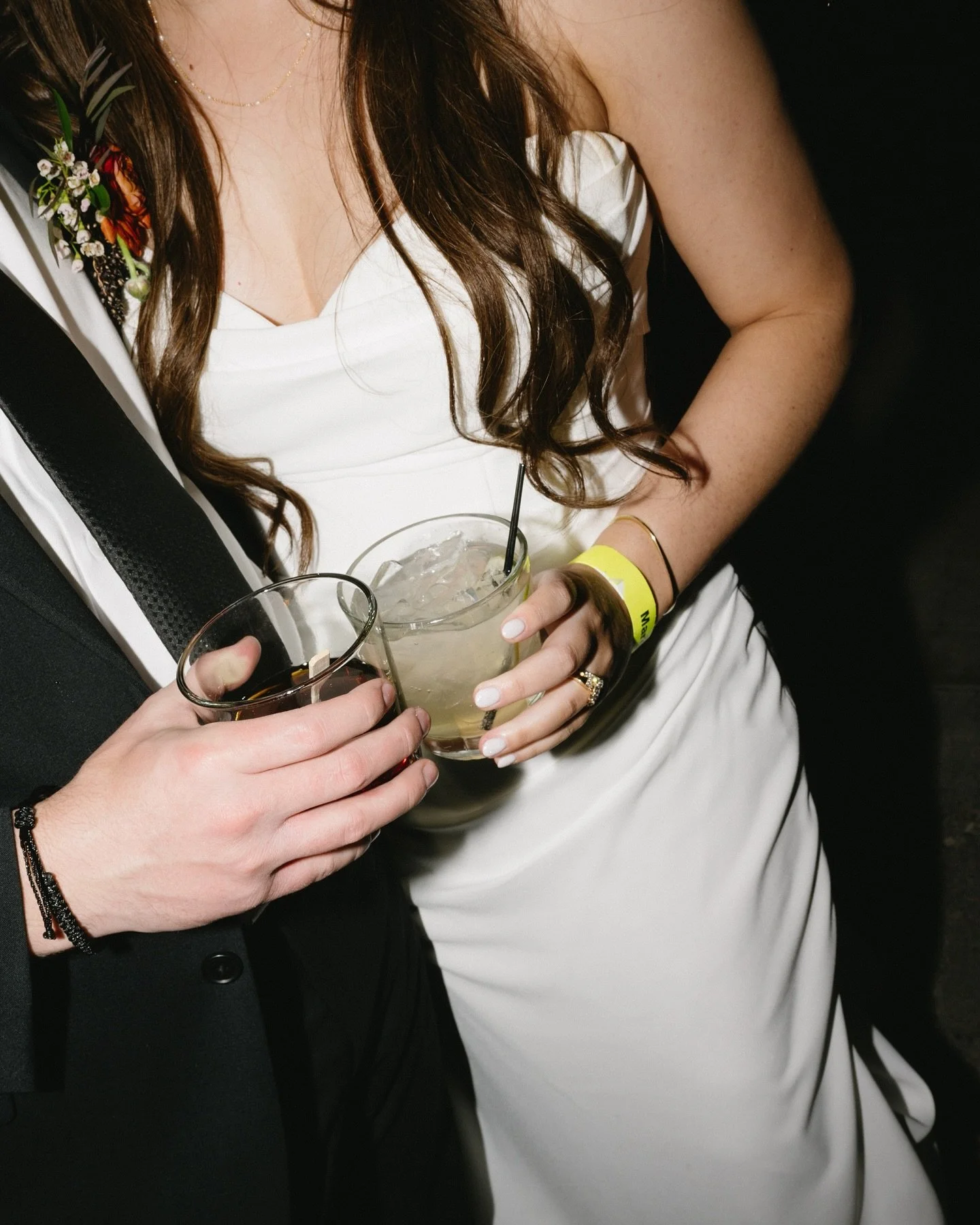 Some party pics from the last wedding of the year 🎉

Photo |&nbsp;@kailee.meyer&nbsp;w/2nd shooter&nbsp;@emilypetriphotography
Venue |&nbsp;@therealcavucellars
Hair &amp; Makeup |&nbsp;@emeraldandivy_
Dress |&nbsp;@honestinivory
DJ | @djalan509

#ka