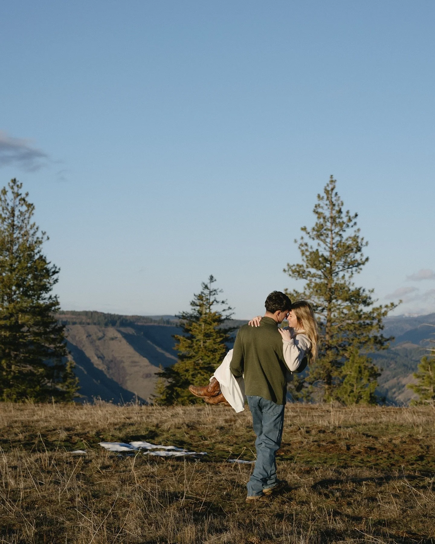 A stroll in the mountains and some snuggles in the truck. About time these two had a spot on the feed 🥹 So so excited for their wedding in just a couple of months!

#kaileemeyerphotography #wallawallaphotographer #mountainengagement #wallawallaweddi
