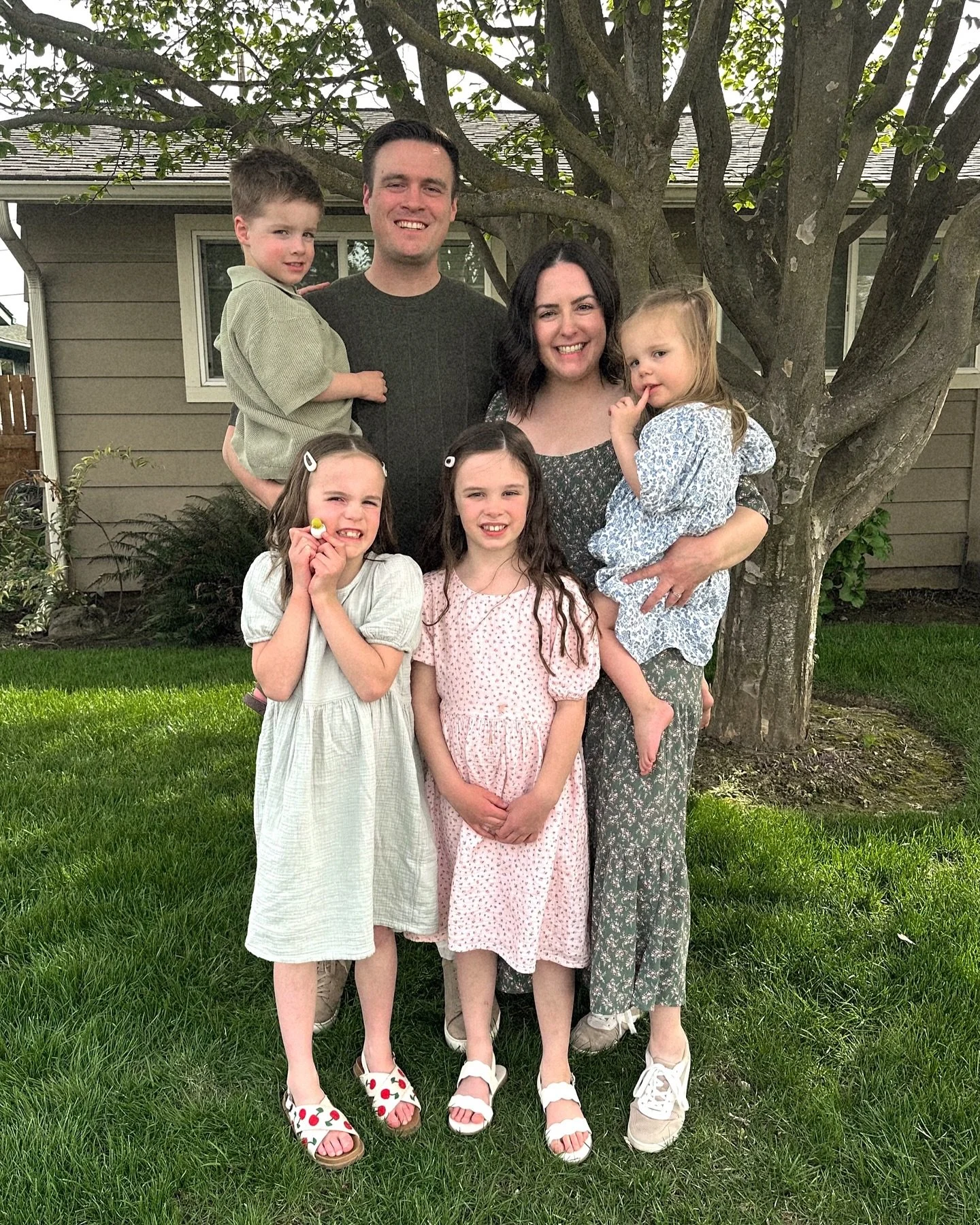 What a special day celebrating that Jesus is alive! A fun and powerful morning at @momentchurchww and the afternoon spent with family 💛