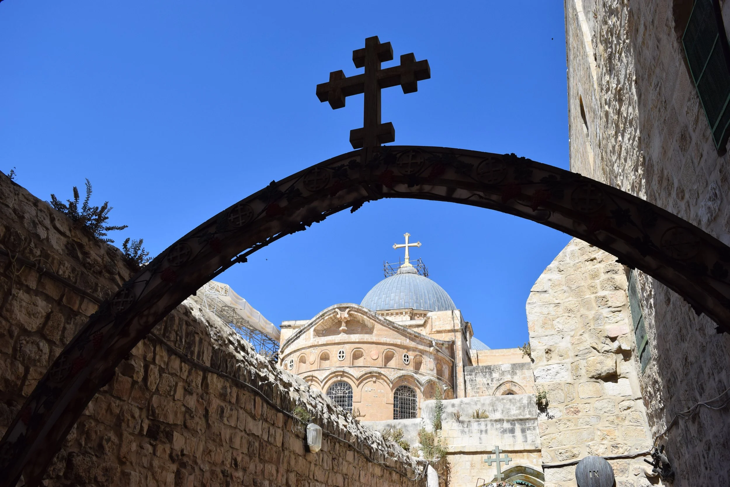 Jerusalem. Holy Sepulcher with arch 2. YP2023.JPG