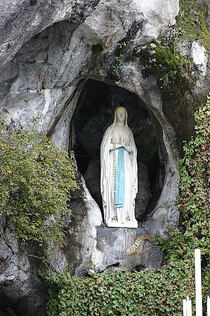 Lourdes_grotto3.jpg