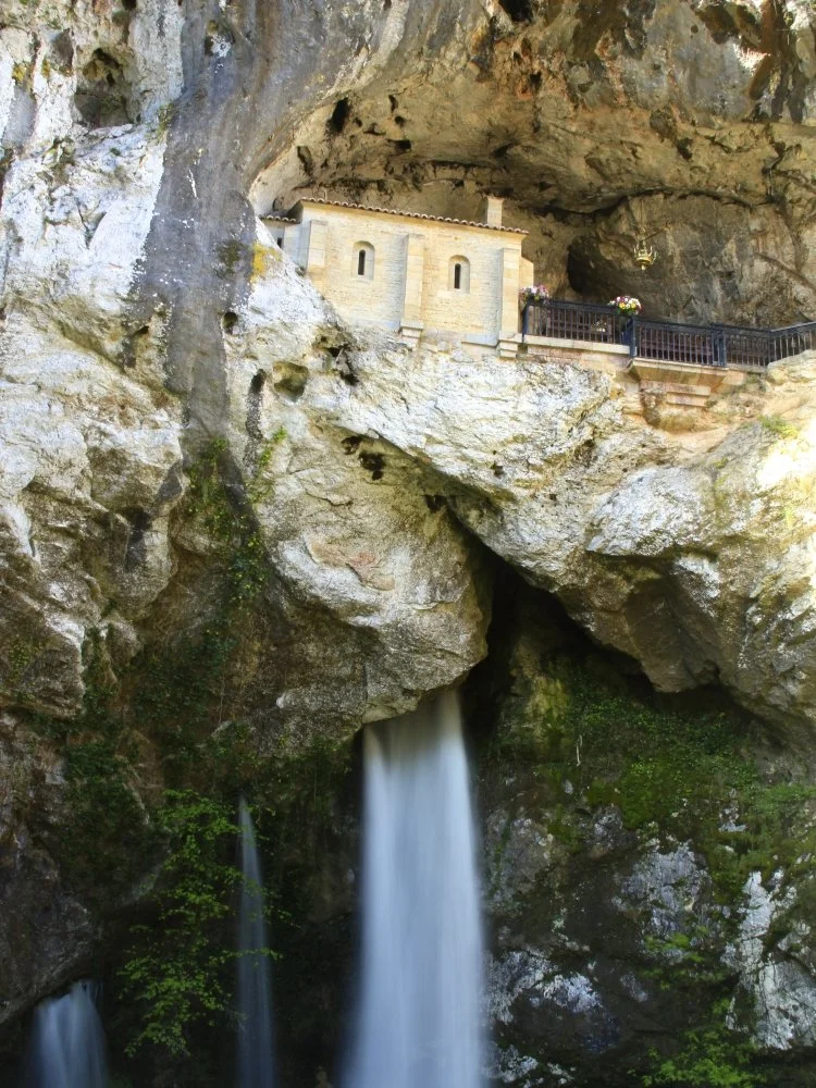 Covadonga. Waterfall. JRutledge 2013.jpg