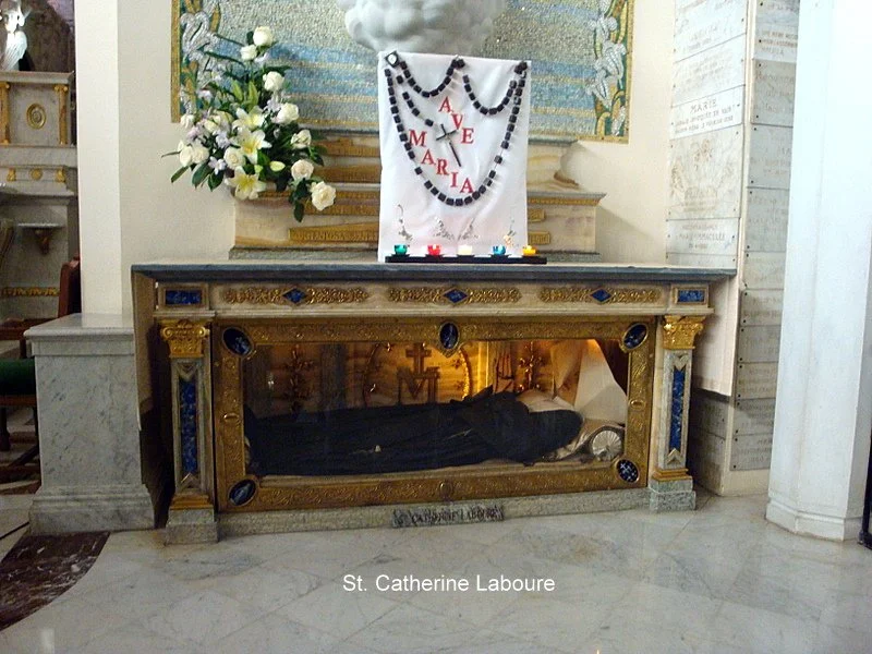 Paris. Miraculous Medal 2. LD 2011.JPG