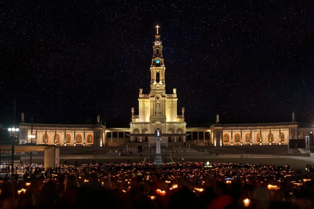 fatima basilica at night-pixabay.jpg