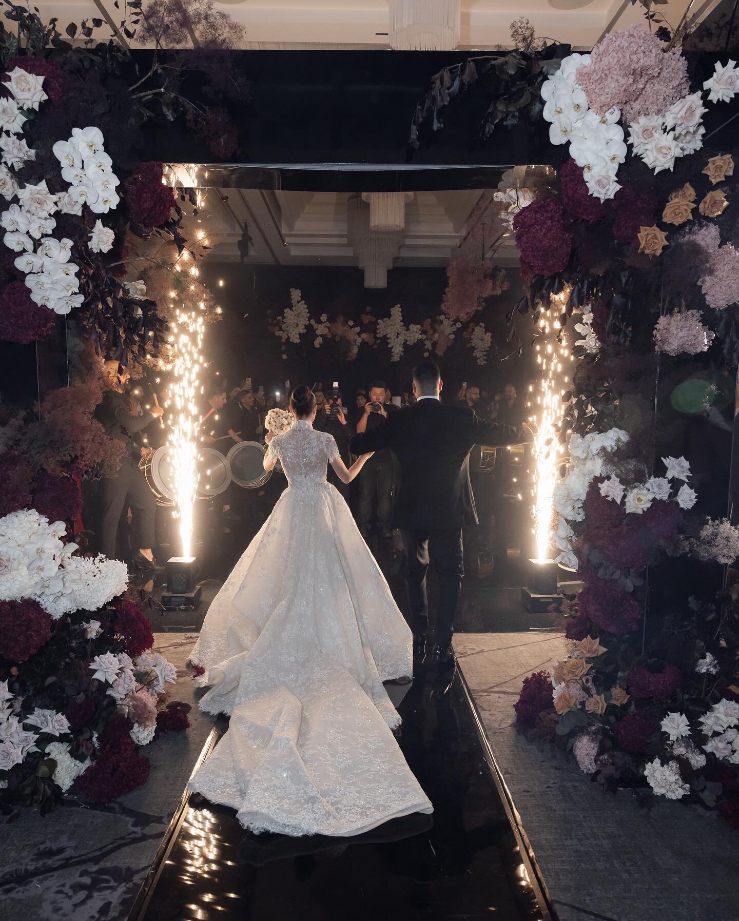 P X H 

Styling + Coordination @kaileykirkeventsandweddings 

Photography @georgejohnphotography Video @saltatelier_wedding Gown @steven_khalil Hair @dodiejayhair Makeup @tannia_t_mua Florals @montana__flora Lighting @jayproductionsevents Candles @ca