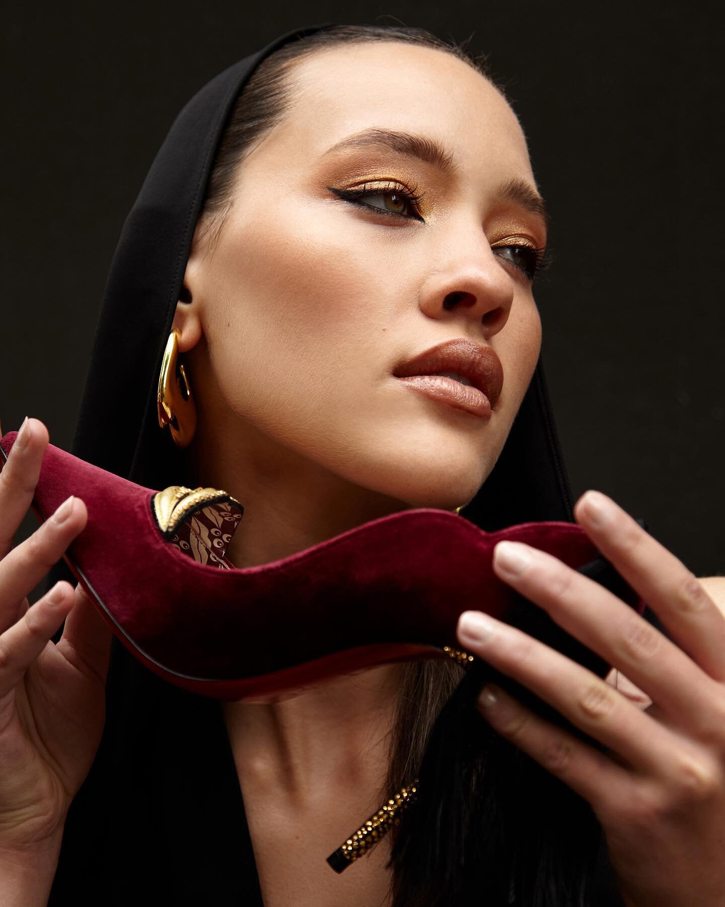 FESTIVE AT FARADAYS; Begins now 🖤 @faradays.store 

Model: @fabiennedistelzwey at @nmanagement__ 
Creative Director/Stylist: @mrs.faradays @cc.von.d 
Hair &amp; Make-up: @leisa.w.hairandmakeup using @laboucherougeparis 
Photographed by yours truly x