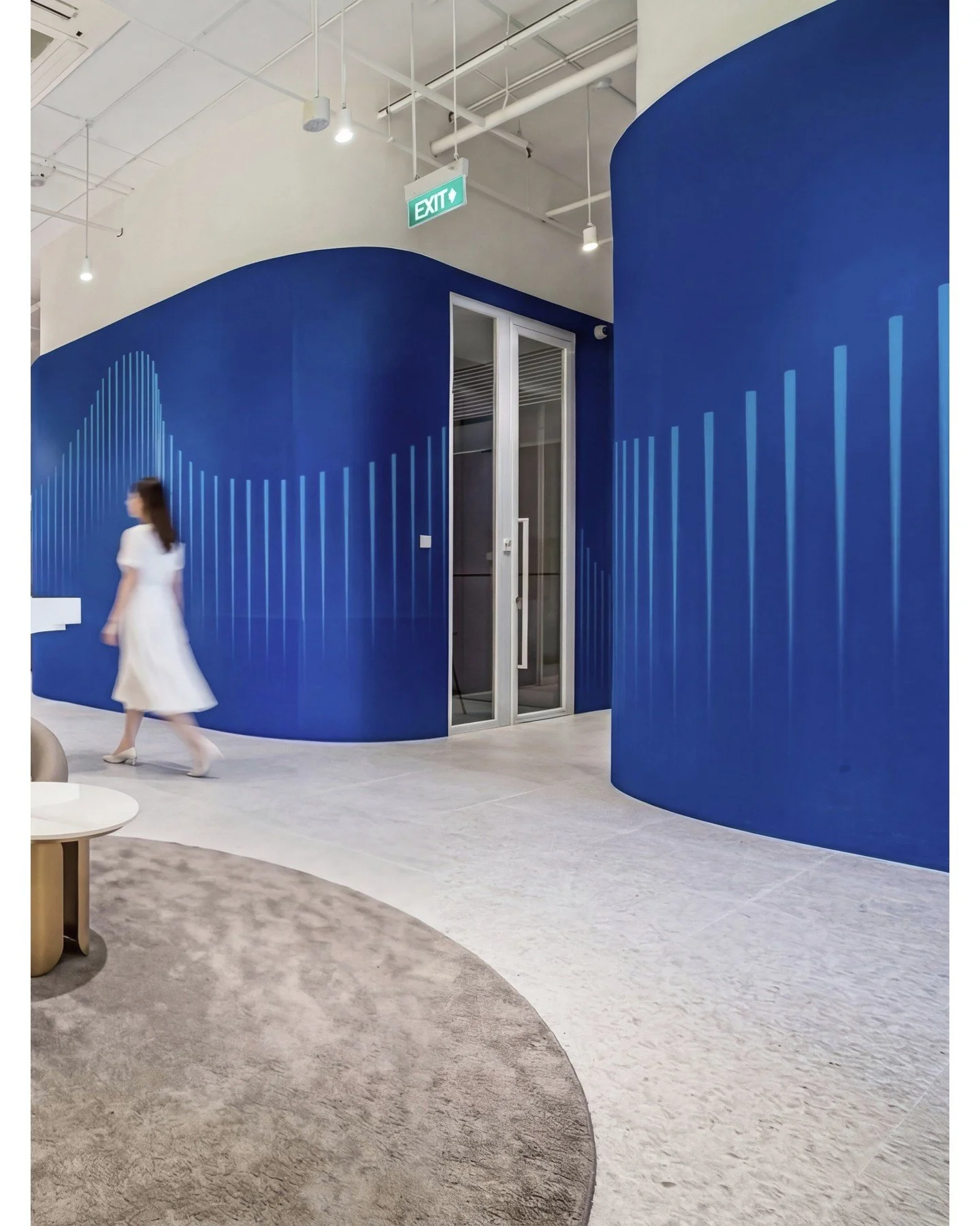 1 of 2 | Biomed Global is a regional corporation offering advanced biomedical solutions. The Singapore outpost displays its distinct brand identity with the bold blue-toned surfaces (symbolic of 'life') and the organic forms (adapted from the helical