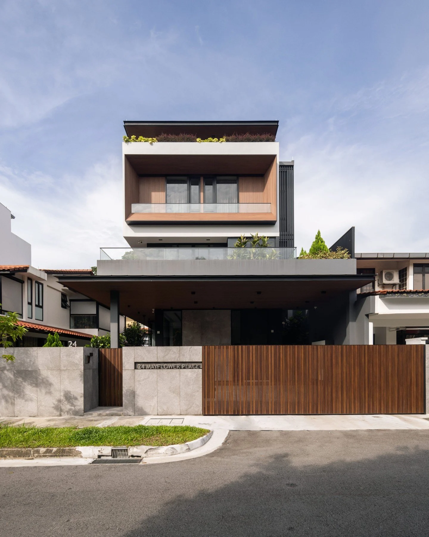 Skyville is multi-generational home that calls for the need to optimize the built-up area, without feeling like a massive building. The first gesture was to break-up the architectural volume vertically and horizontally to feel like 3 layers of stacke