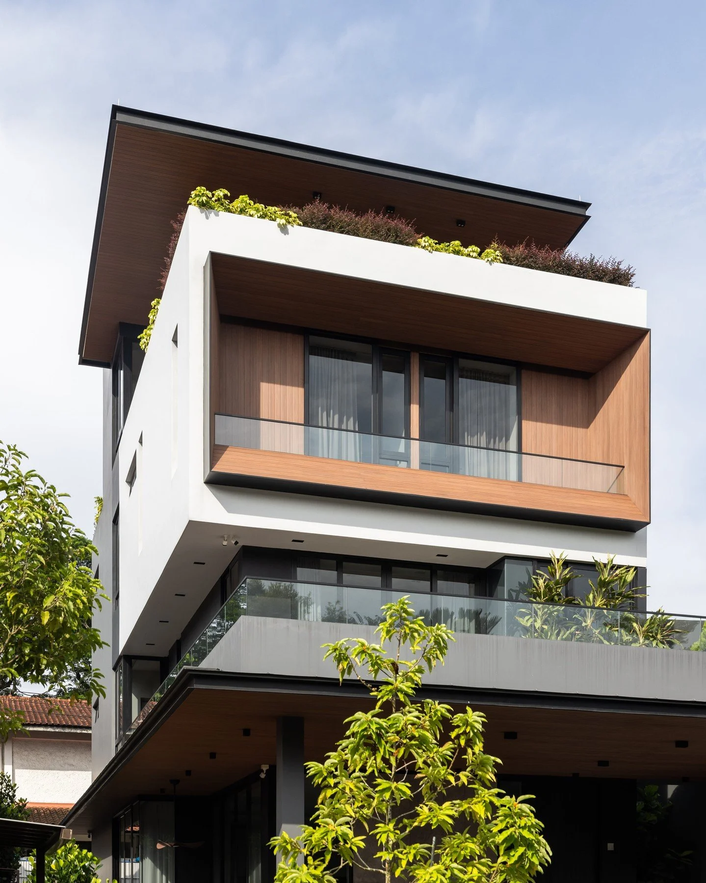 Skyville is multi-generational home that calls for the need to optimize the built-up area, without feeling like a massive building. The first gesture was to break-up the architectural volume vertically and horizontally to feel like 3 layers of stacke