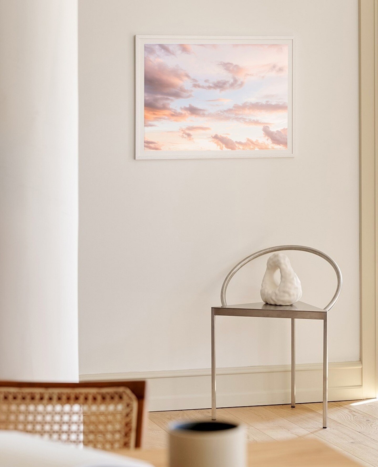 Look up, it's our 'Vibe Vibrant Clouds' photographic print 🌤️⁠
⁠
#bopart #wallart #photographicprint #artprints #moderndecor #cornersofmyhome #simpleinterior #cloudphotography