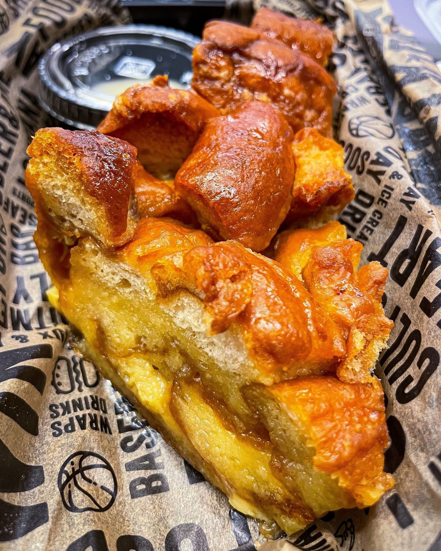 First time at @walkons in Mobile, AL and I just HAD to try their Krispy Kreme&reg; doughnut bread pudding! 🍩🍮😍 Dessert heaven, for sure. 
.
.
.
.
.
#FeastOrPham #EaterMobile #YelpMobile #VisitMobile #ToDoInMobile