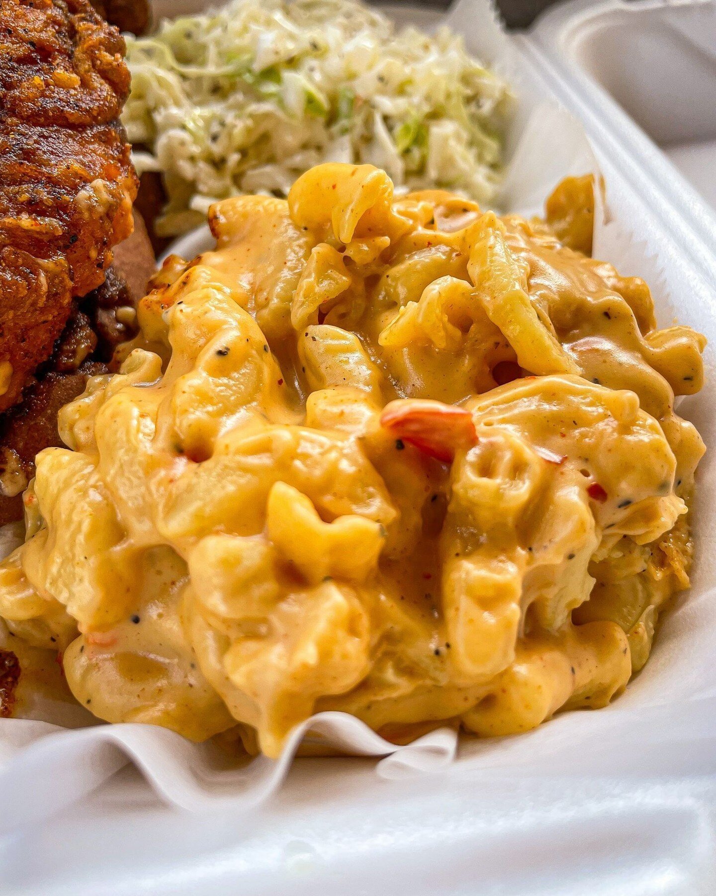 First time trying Pimento Mac 'N Cheese, &amp; @reds615kitchen in Nashville knocked it out of the park! 🧀🤯 

Creamy, cheesy, &amp; packed with flavor - this dish is a must-try for all comfort food lovers. 😍 What's your favorite type of Mac 'N Chee
