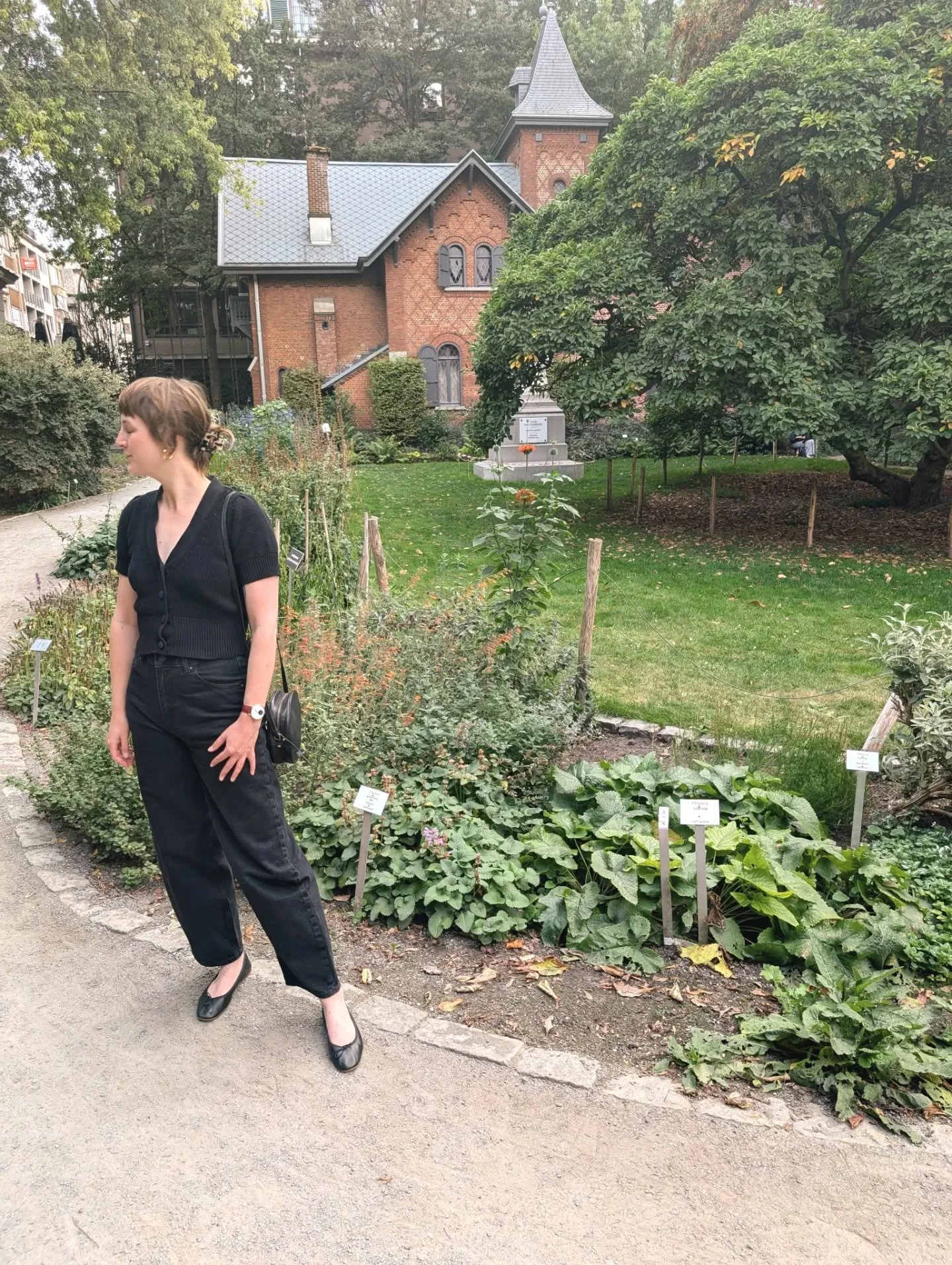 September-october snippets. Featuring mini golf, vintage treasures, a roadtrip, fine food and finer art. Swipe all the way over for sloeberhoofd of the month 🐶
.
#monthlywrapup #consciousliving