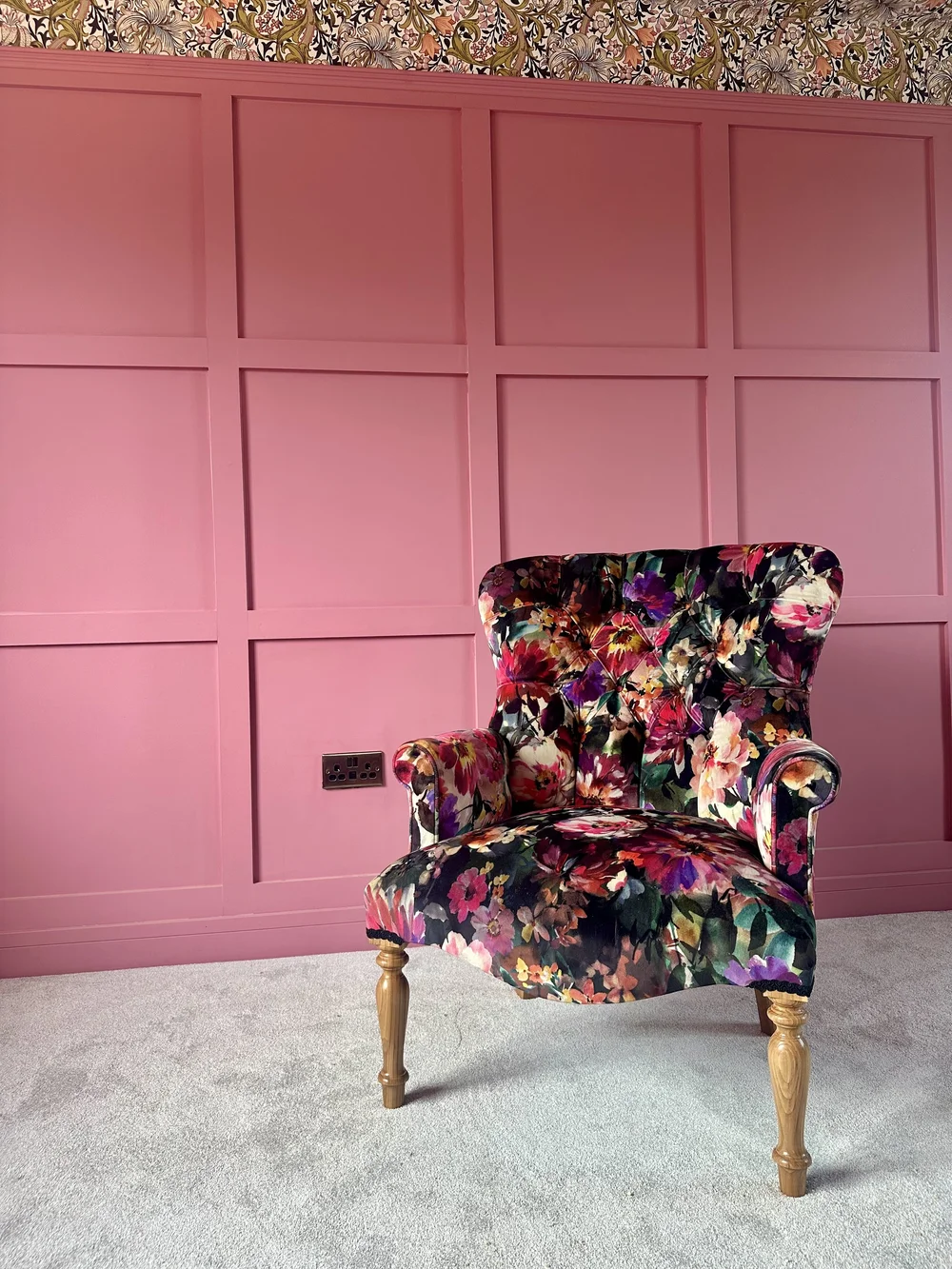 椅子 katharine-typhoon824 Statement Chair in Clarke & Clarke Tahiti Fuchsia — Sparrow