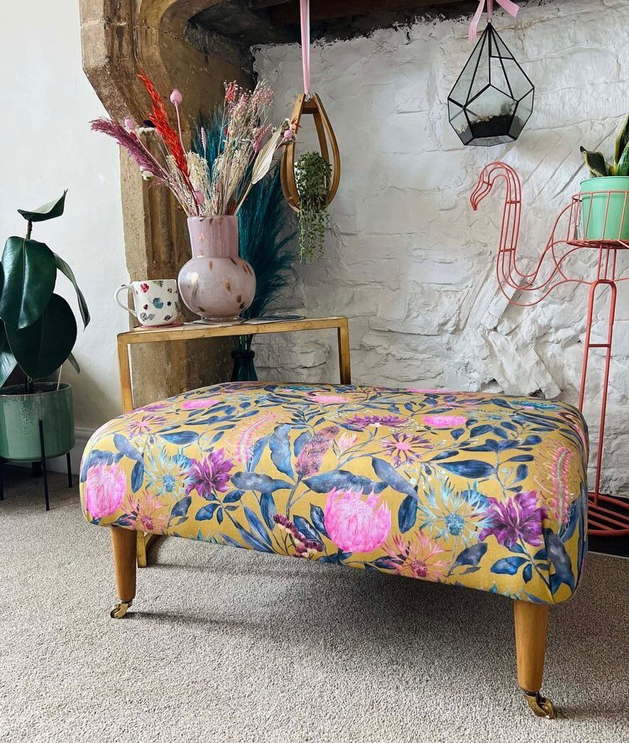 Fortazela Coffee Table Footstool 🌸

Prepare to relax with this simple yet stylish comfortable footstool in @voyage_maison floral pattern! 

This gorgeous pattern is available in 2 colour ways Gold &amp; Onyx 💛

#voyage #voyagemaison #handmadeuk #ha