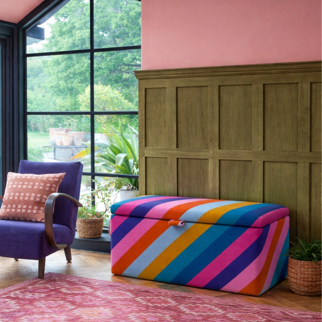 Colourful+living+space+with+striped+ottoman.png