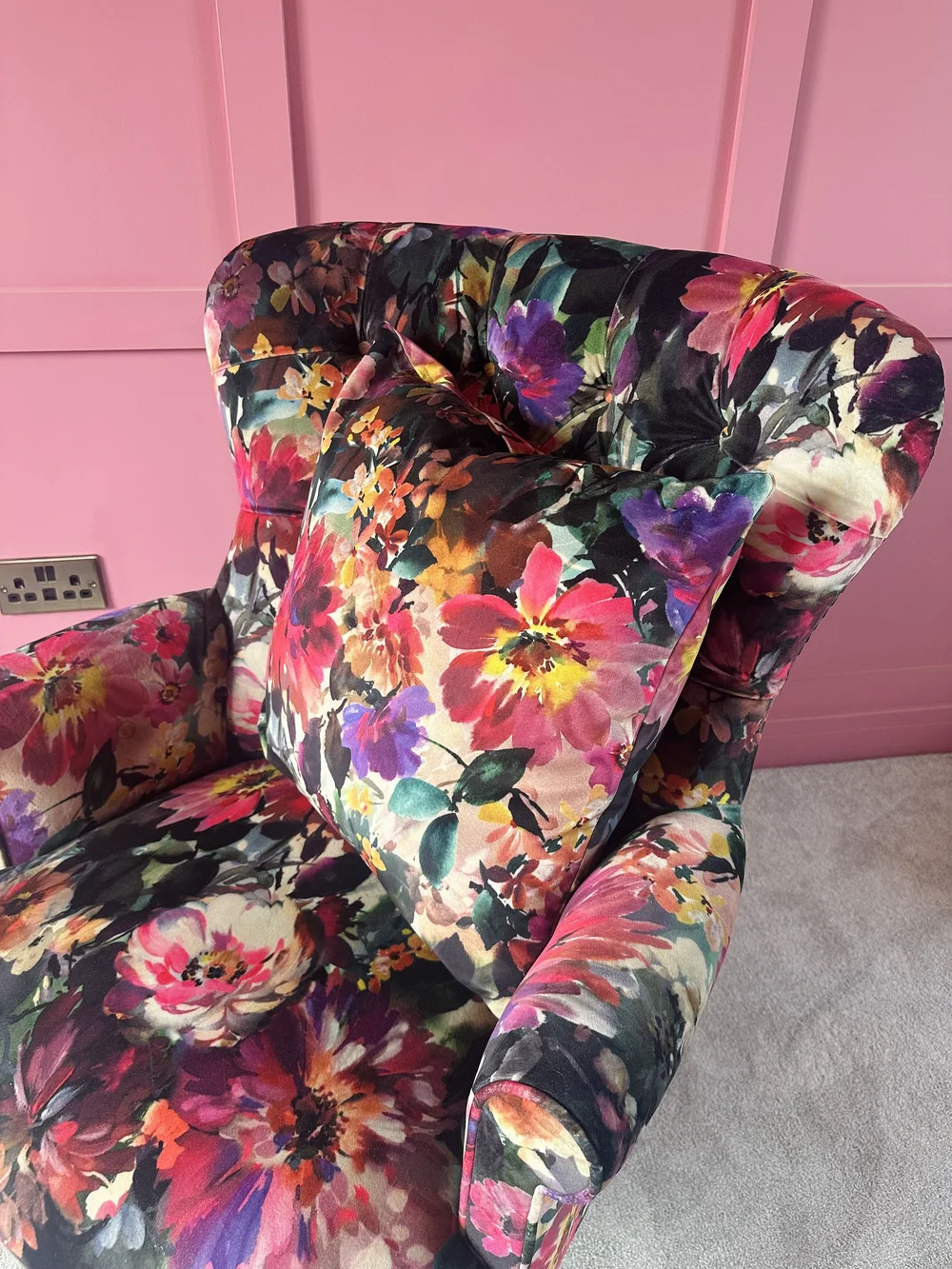 椅子 katharine-typhoon824 Statement Chair in Clarke & Clarke Tahiti Fuchsia — Sparrow