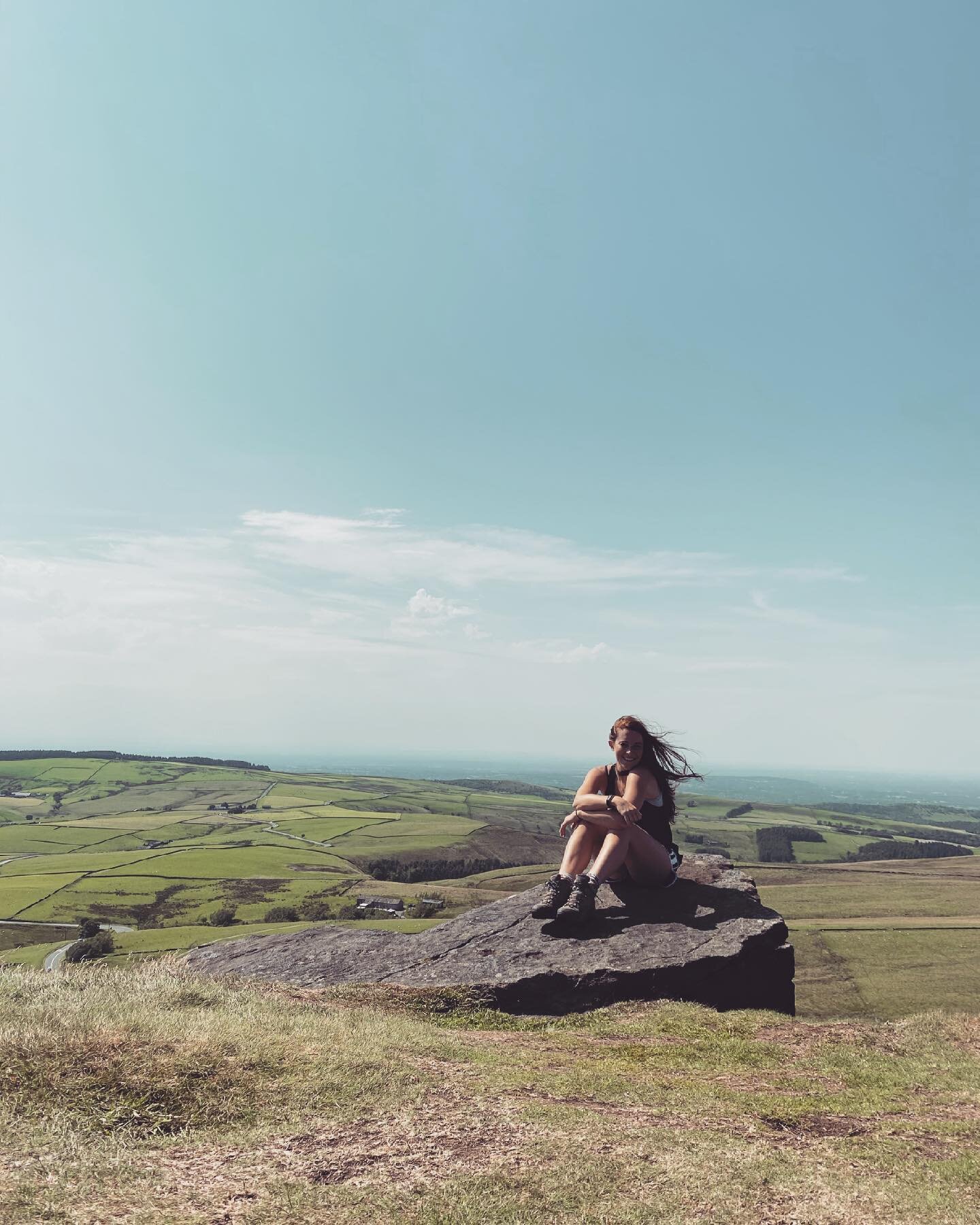 THIS WEATHER MAKES ME HAPPY! ☀️ 

#peakdistrict #peakdistrictnationalpark #peakdistrictphotography #peakdistrictwalks #walking #hiking #mountainsforthemind #mymountainsandme #ukhikerstb #ukhiking #ukhiddengems #yourbritain #your_peakdistrict #ukwalki