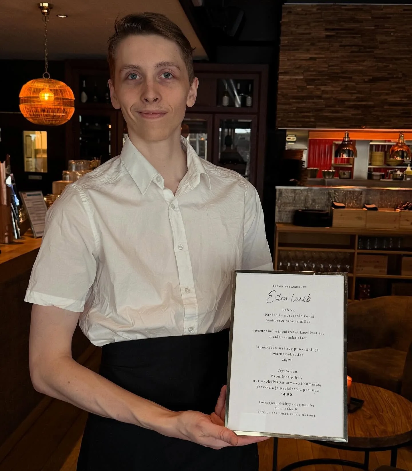 Hieman uudistunut lounas! P&auml;iv&auml;&auml;n lounaan lis&auml;ksi meill&auml; on nyt uusia vaihtoehtoja😊🍽️
Kokoa annoksesi itse 15,90 &euro;
Valitse:
&ndash; Paneroitu porsaanleike tai broilerinfilee
&ndash; Perunamuusi, ranskalaiset tai paiste