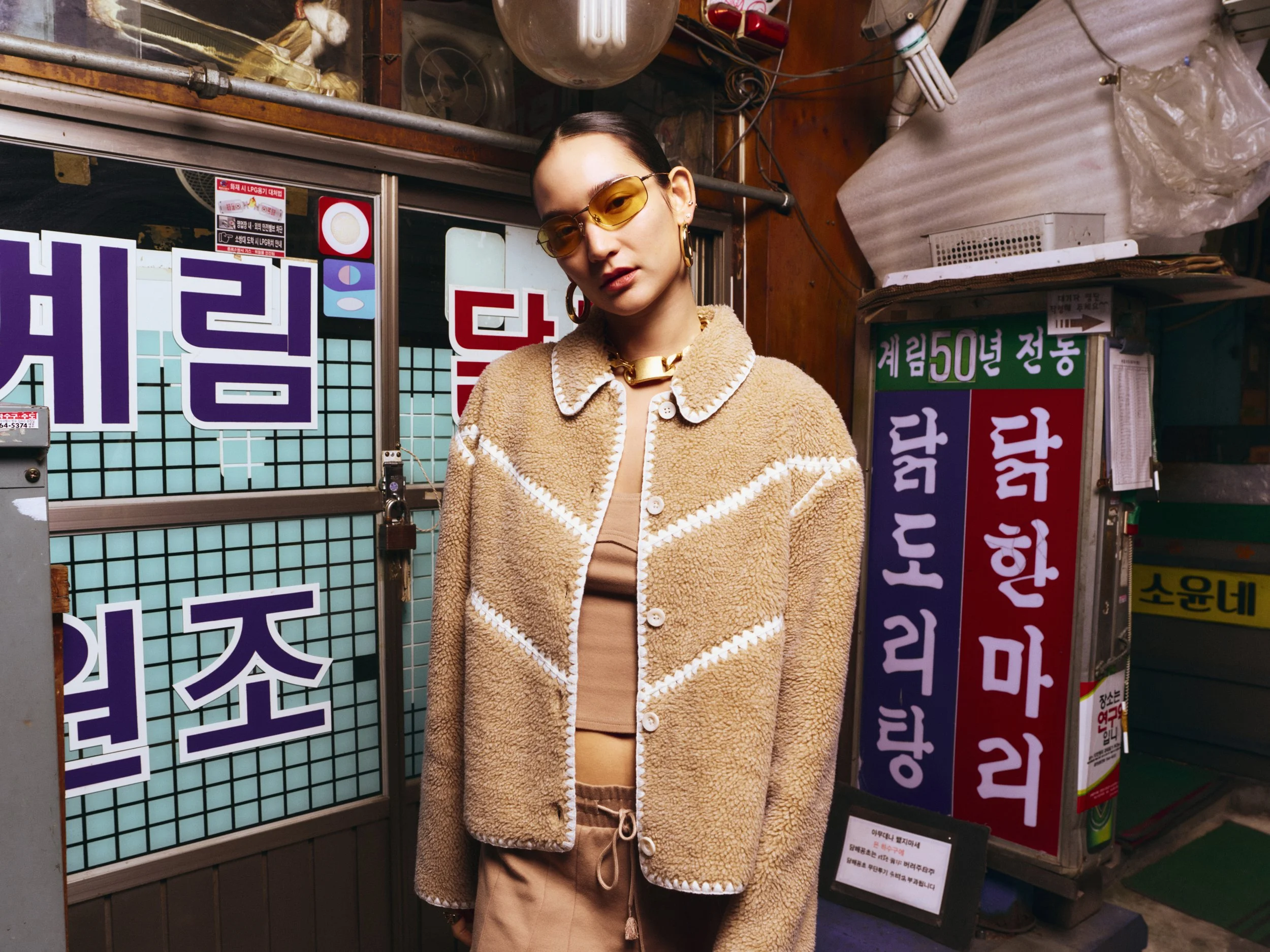 SS25-W-ELLISON-UGGFLUFF-JACKET-1167382-SDHT-AC-H.jpg