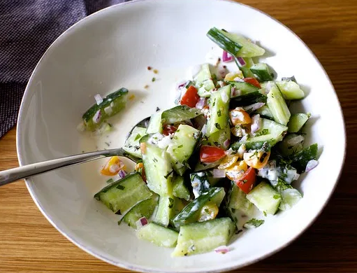 sommerlicher gurkensalat