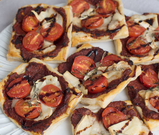 tartelletes mit tomaten &amp; ziegenkäse