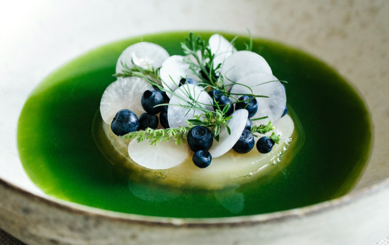 gebeizte sellerie in gurkensuppe